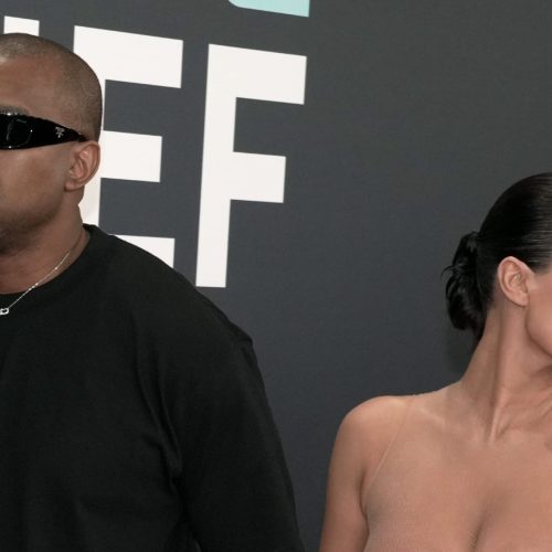 Bianca Censori e a Moda da Provocação: O Impacto de Seus Looks Ousados no Grammy 2025